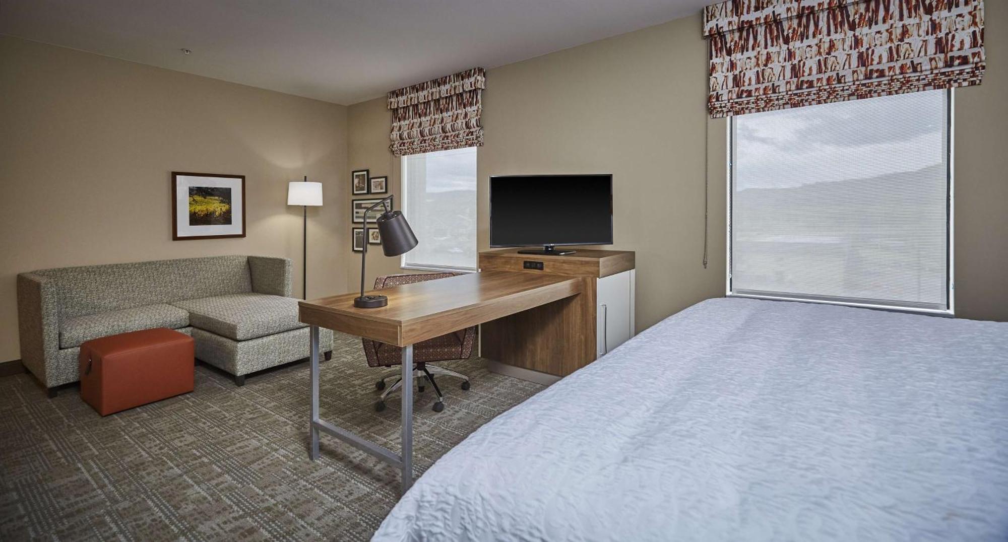Hampton Inn&Suites Roseburg Bagian luar foto