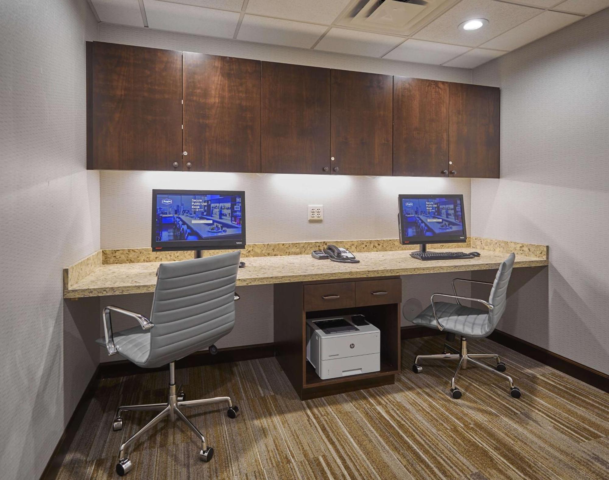Hampton Inn&Suites Roseburg Bagian luar foto